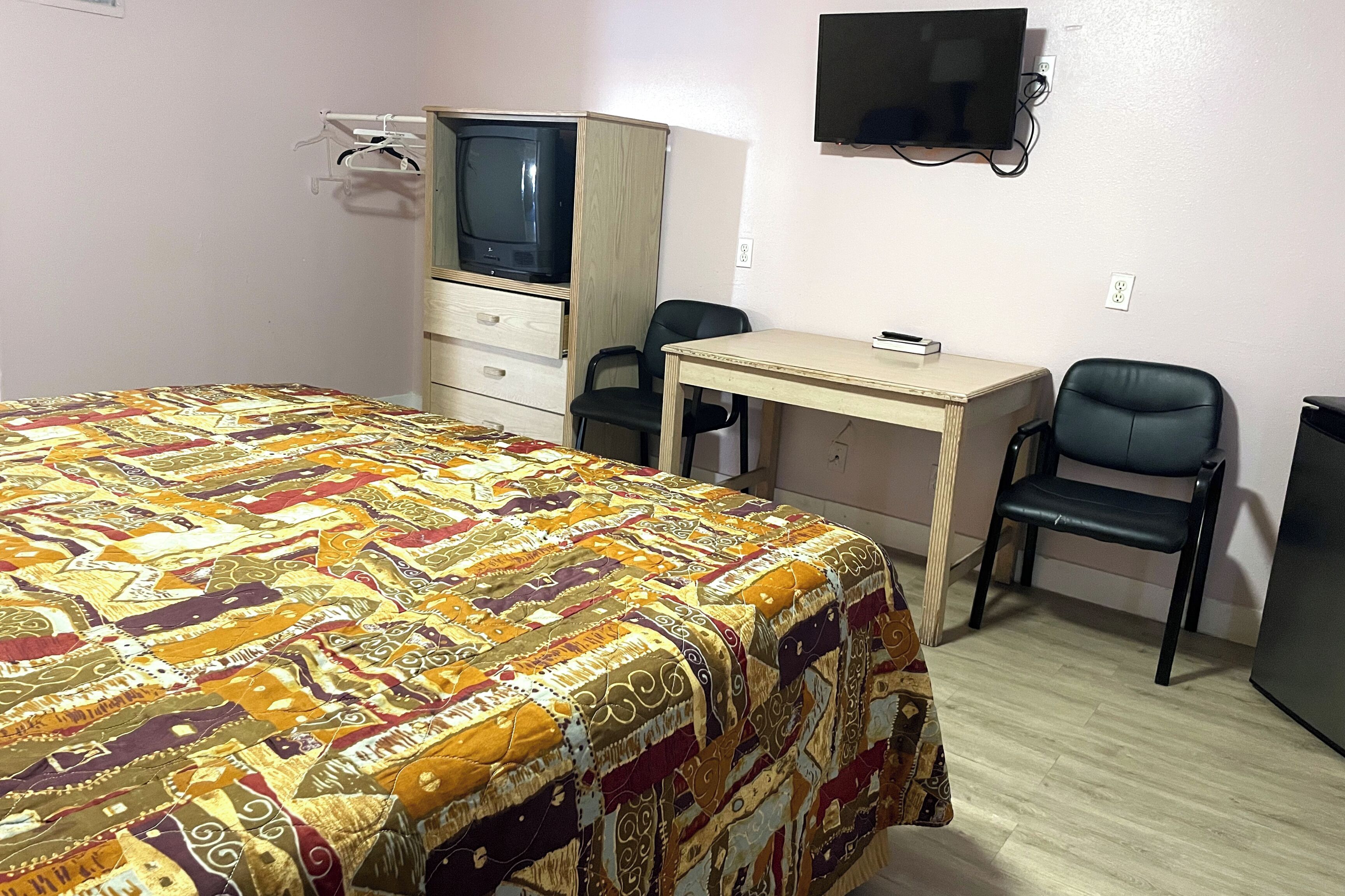 Työpöytä, ilmainen Wi-Fi, vuodevaatteet