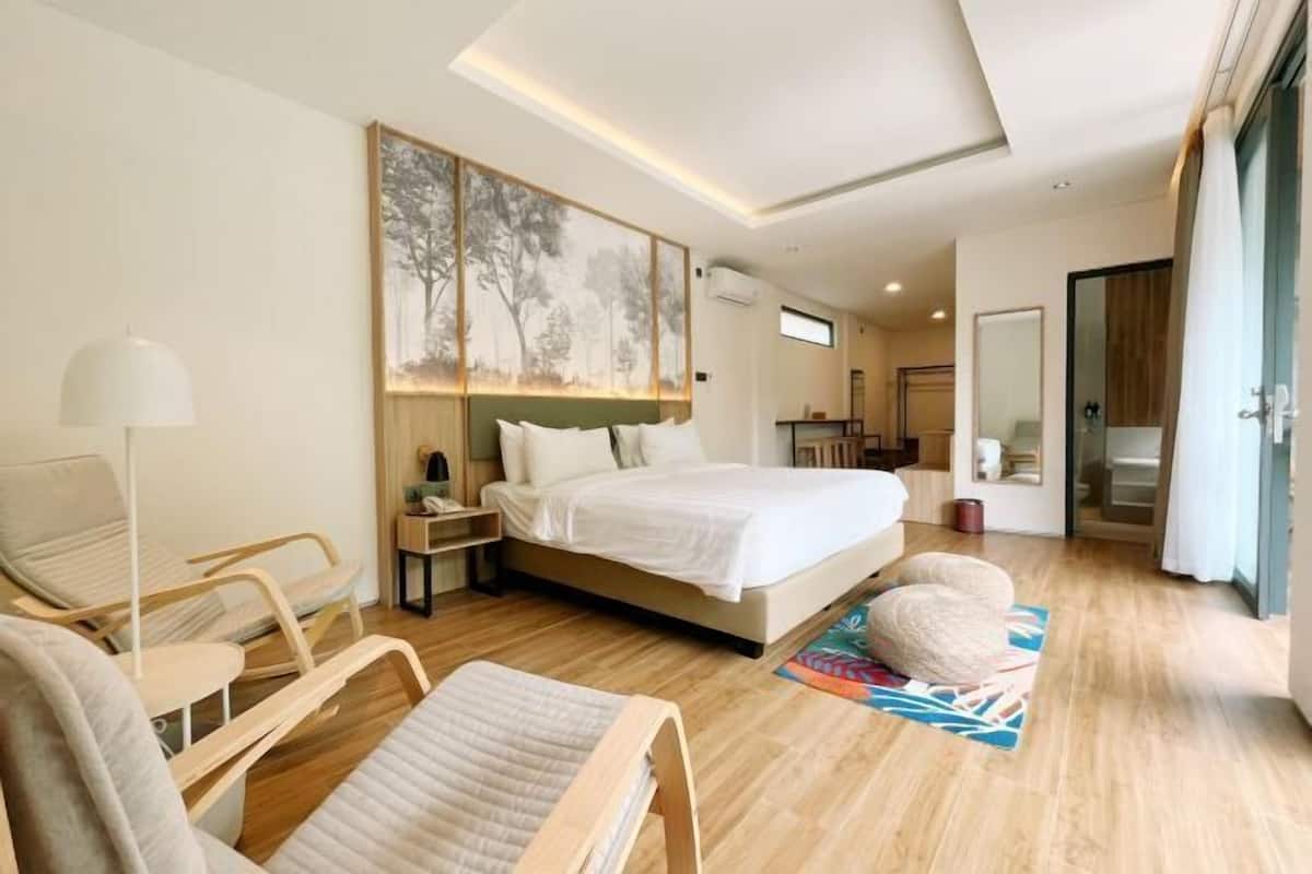 1 Schlafzimmer, hochwertige Bettwaren, Zimmersafe, Schreibtisch