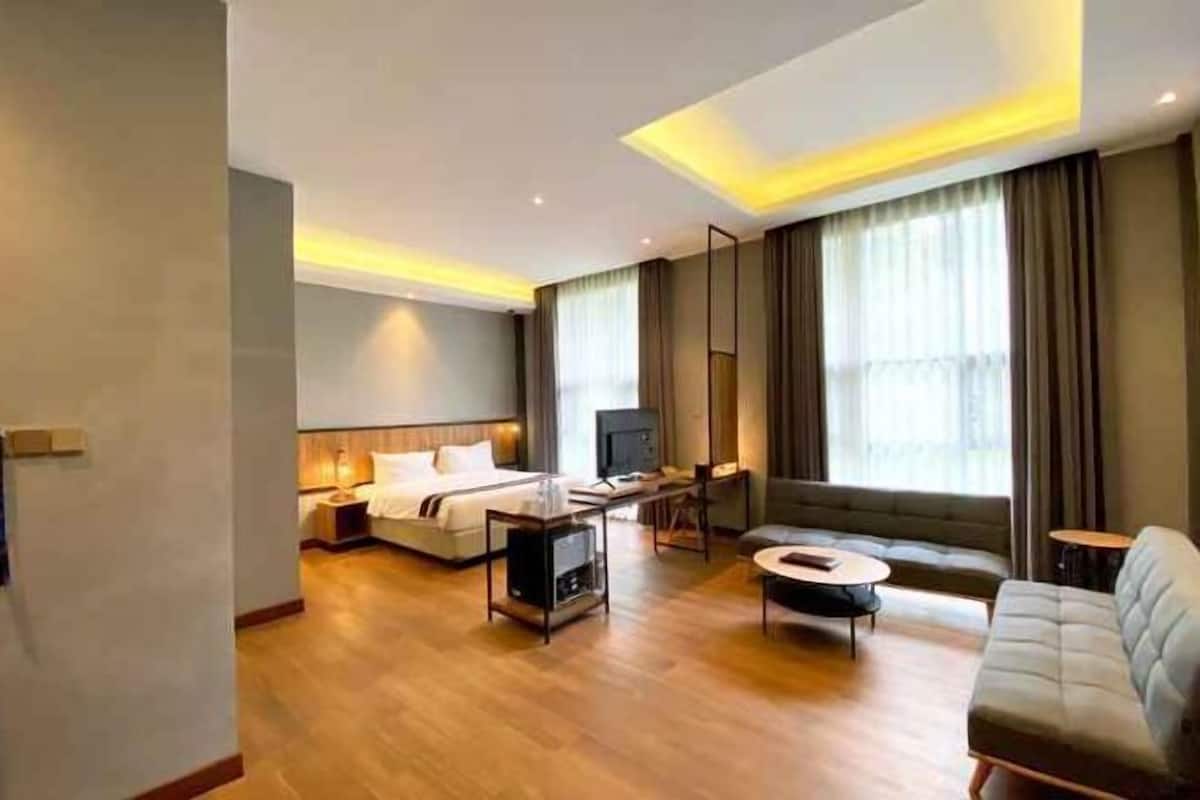 1 Schlafzimmer, hochwertige Bettwaren, Zimmersafe, Schreibtisch
