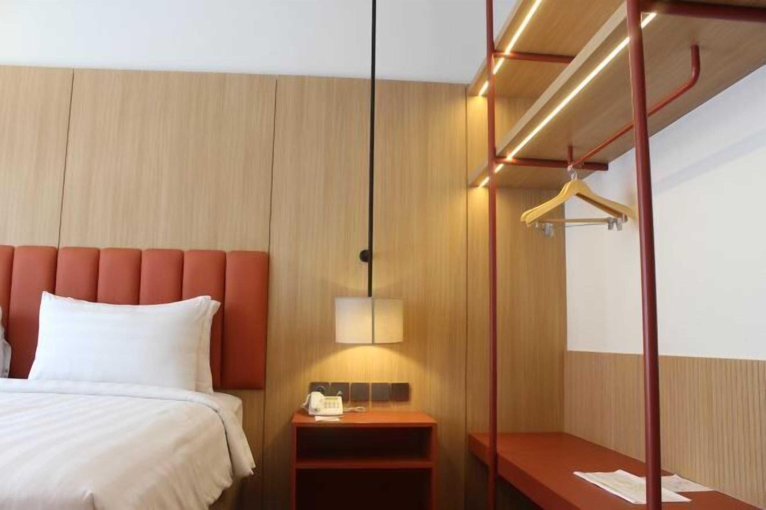 Premium bedding, in-room safe, desk, rollaway beds