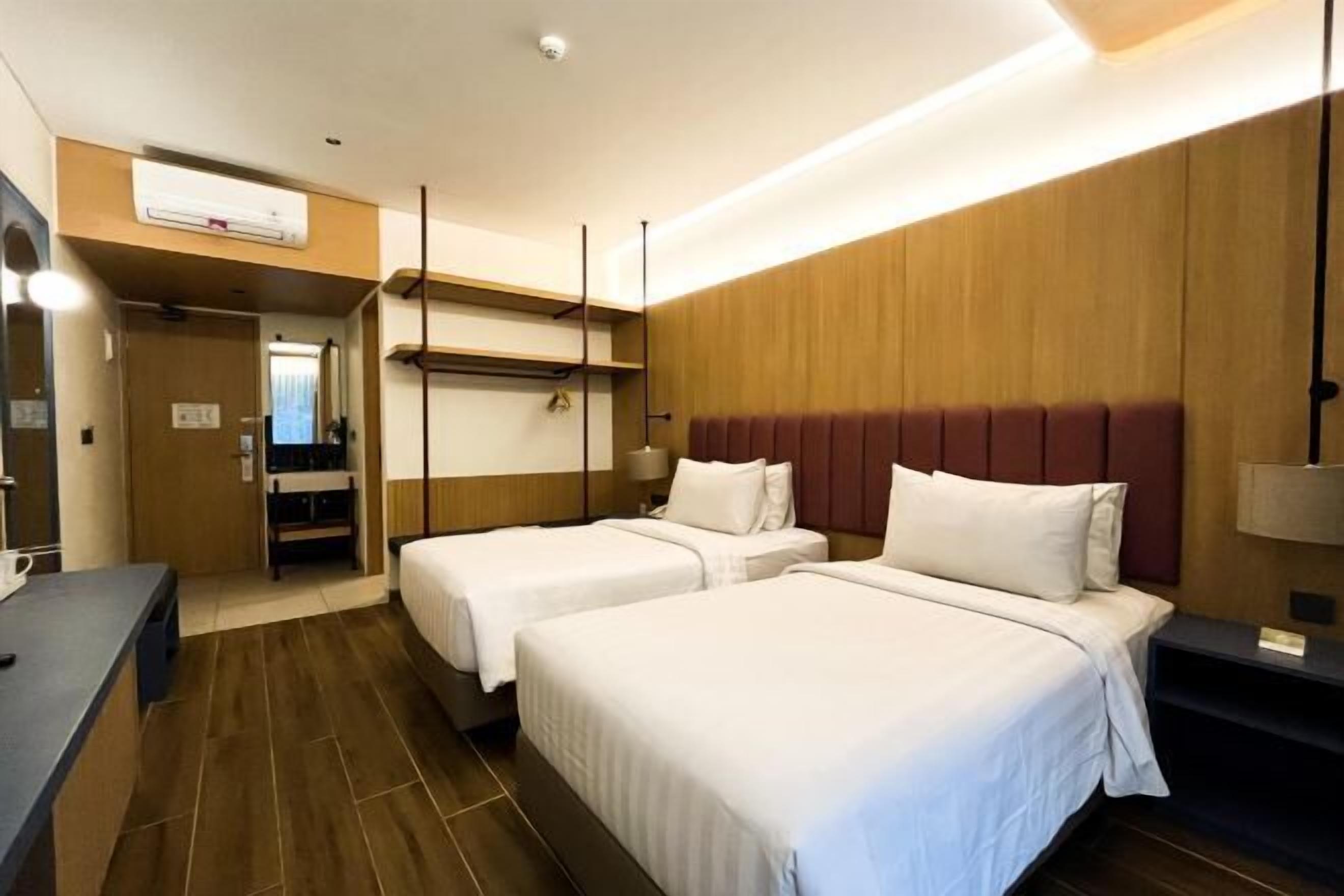 Premium bedding, in-room safe, desk, rollaway beds