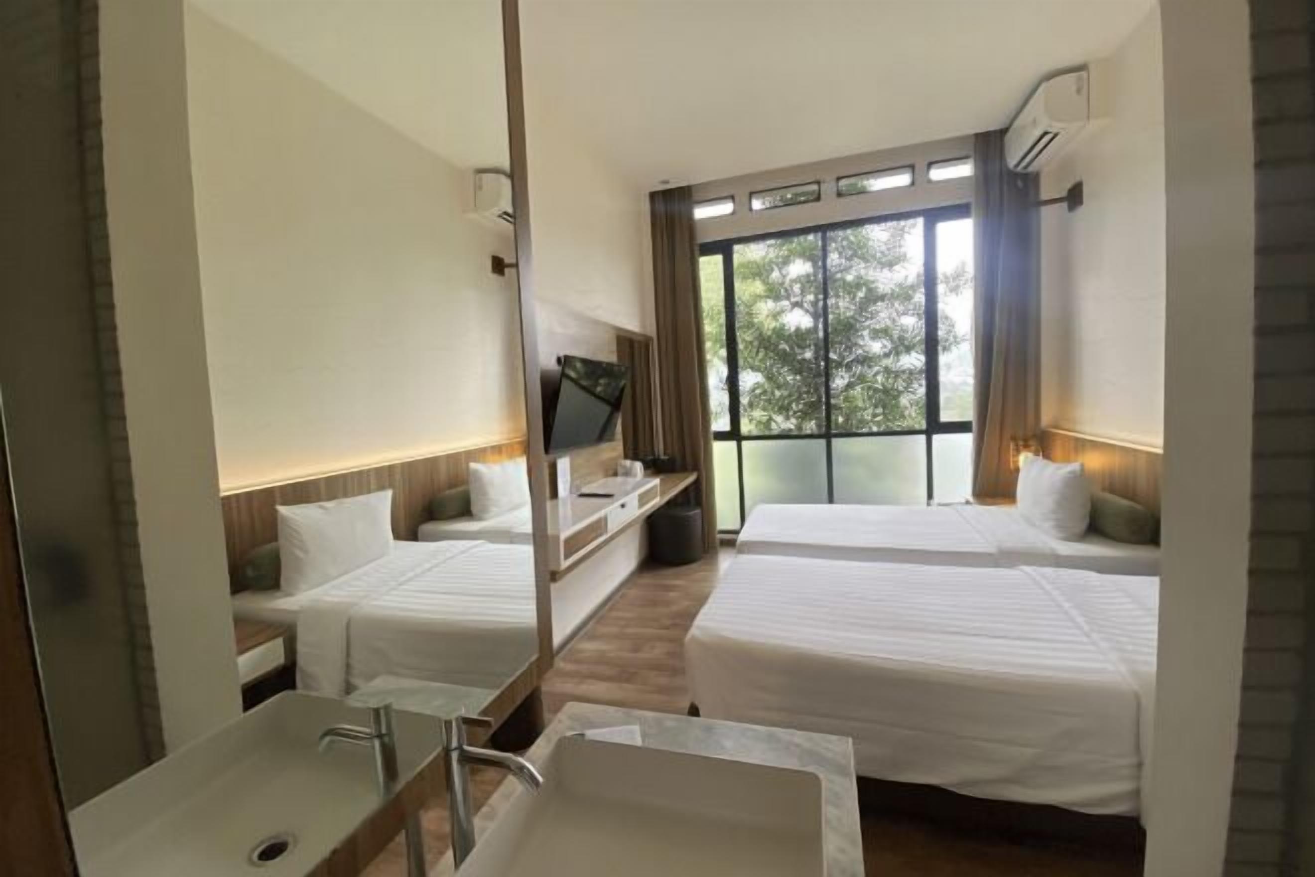 Sengetøy av topp kvalitet, safe på rommet og skrivebord