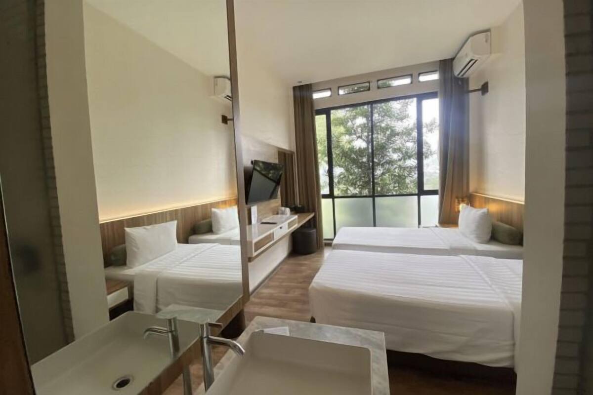 Sengetøy av topp kvalitet, safe på rommet og skrivebord