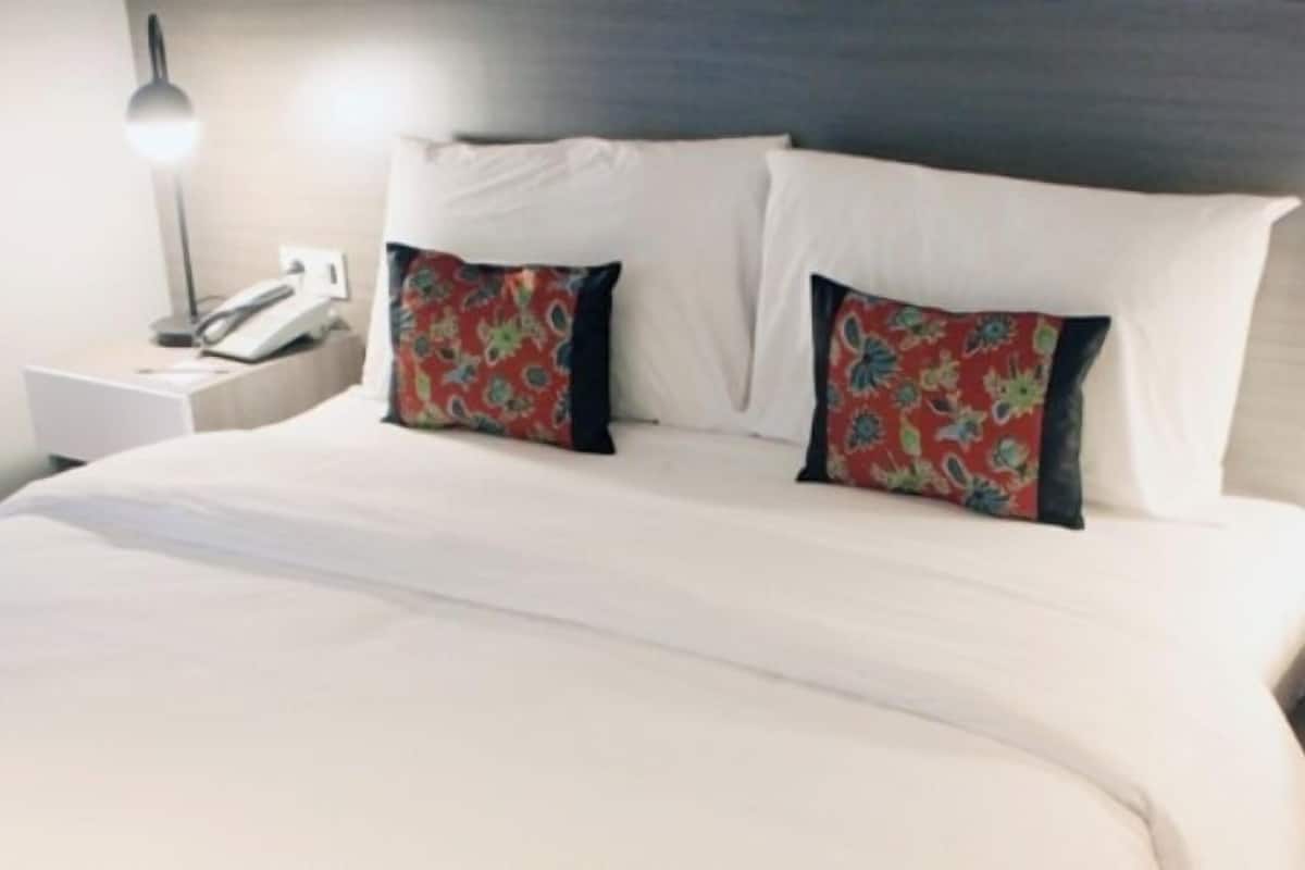 1 Schlafzimmer, hochwertige Bettwaren, Zimmersafe, Schreibtisch