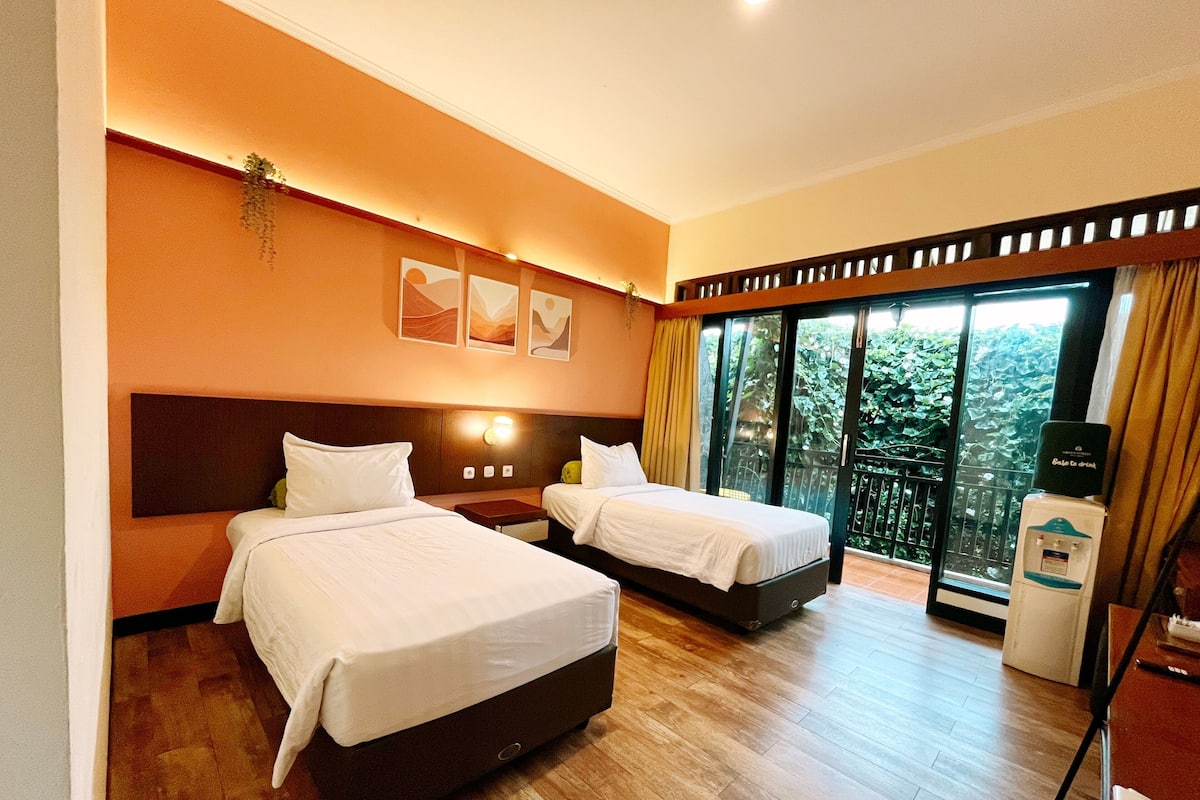 Executive Suite Room | Premium bedding, in-room safe, desk, rollaway beds