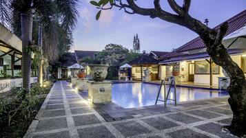 Outdoor pool, open 6:00 AM to 6:00 PM, pool umbrellas, sun loungers