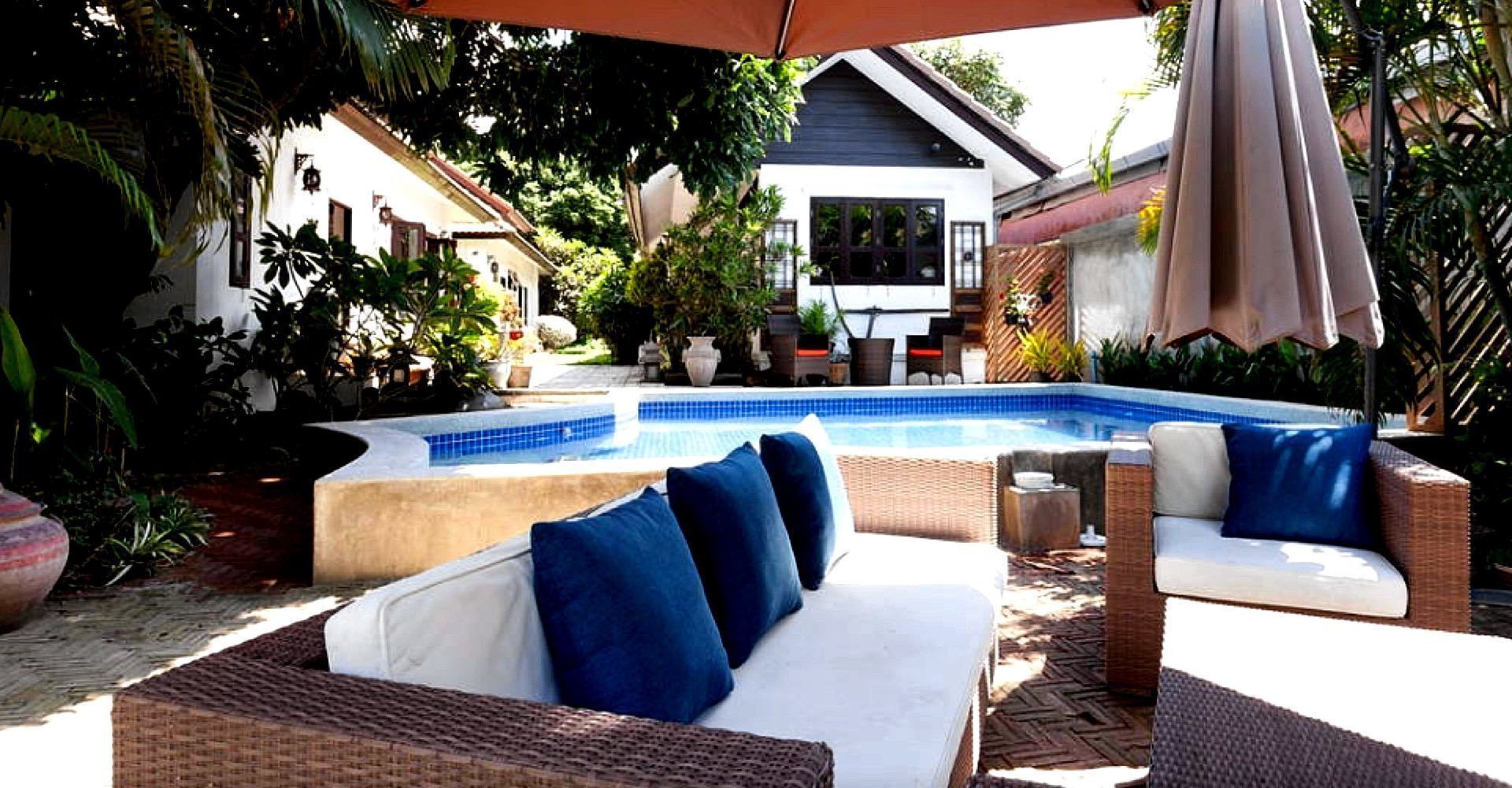 Außenpool, Liegestühle