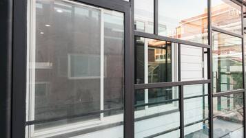 Vista frontal de la propiedad