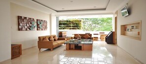 Lobby sitting area - Travelday Bandung (Bandung)