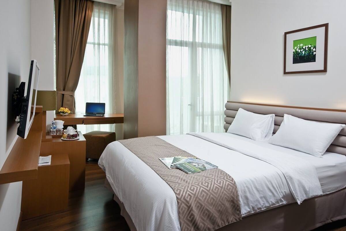Deluxe Room | In-room safe, desk, rollaway beds (surcharge), WiFi (free)