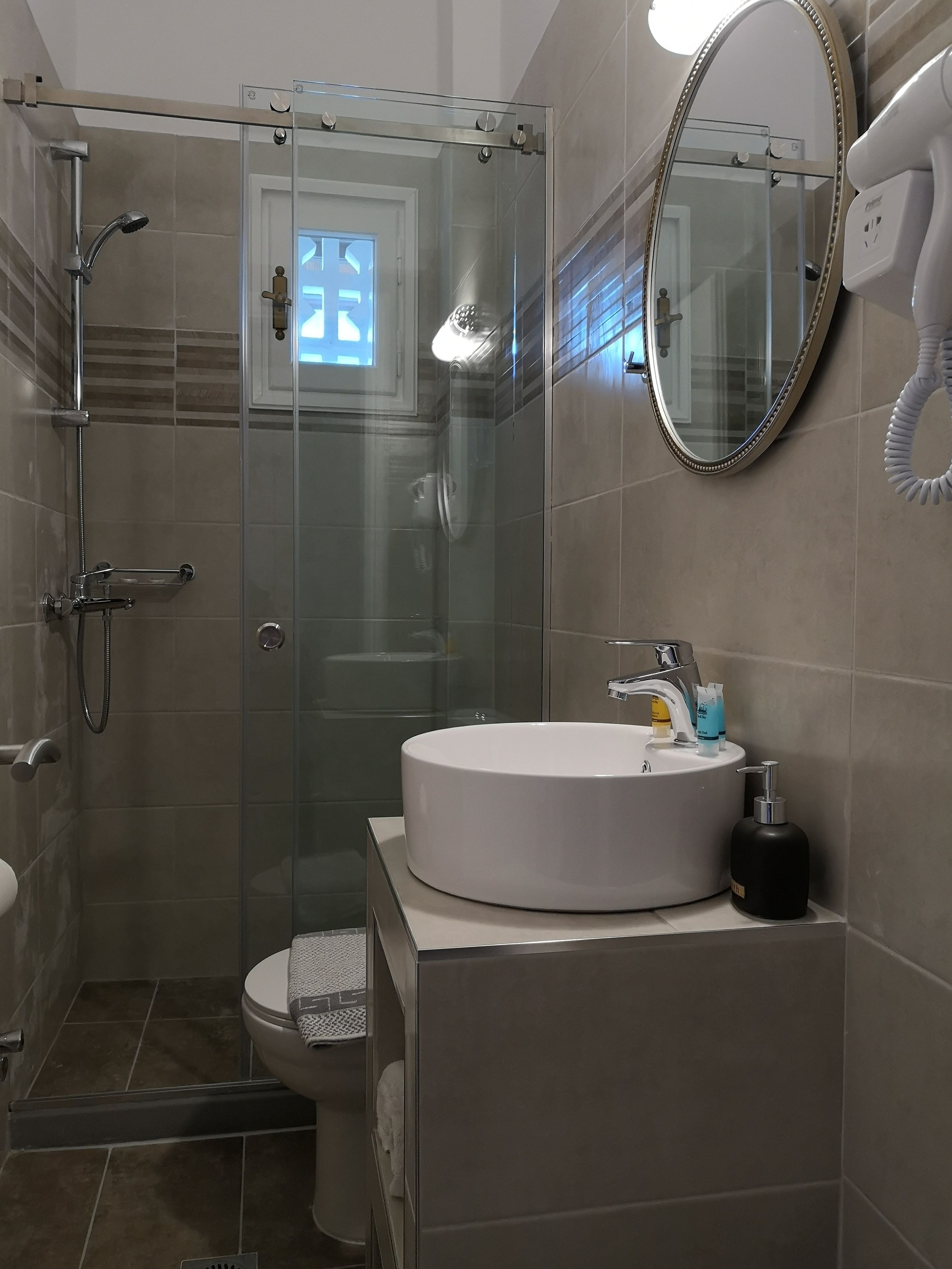 twin room | bathroom | shower, free toiletries, hair dryer, slippers