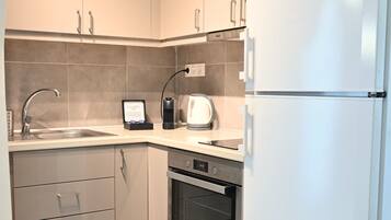 Neljän hengen classic-huone | Yksityinen keittiö | Jääkaappi, kahvin-/teenkeitin, vedenkeitin