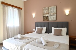 Twin Room | In-room safe, iron/ironing board, free WiFi, bed sheets