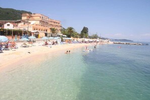 Beach nearby, sun-loungers, beach umbrellas