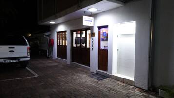 Façade de lâhĂ©bergement - soirĂ©e/nuit