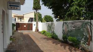 A reception area with a sign indicating the direction to the reception. - Sleepers Villa (Polokwane)