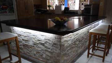 Petit déjeuner complet (90 ZAR par personne)