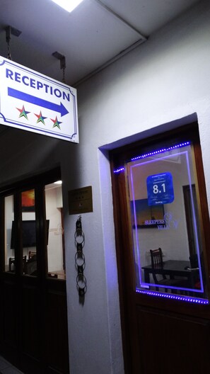 Majoituspaikan sisäänkäynti