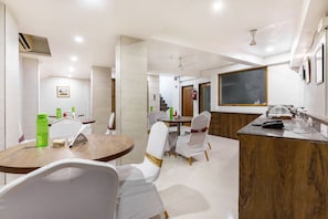 Restaurant - Hotel Ashish (Ahmedabad)