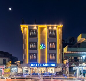 Front of property - Hotel Ashish (Ahmedabad)