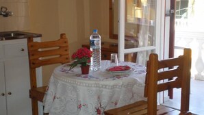 In-room dining - Elli Marina Studios & Apartments (Corfu)