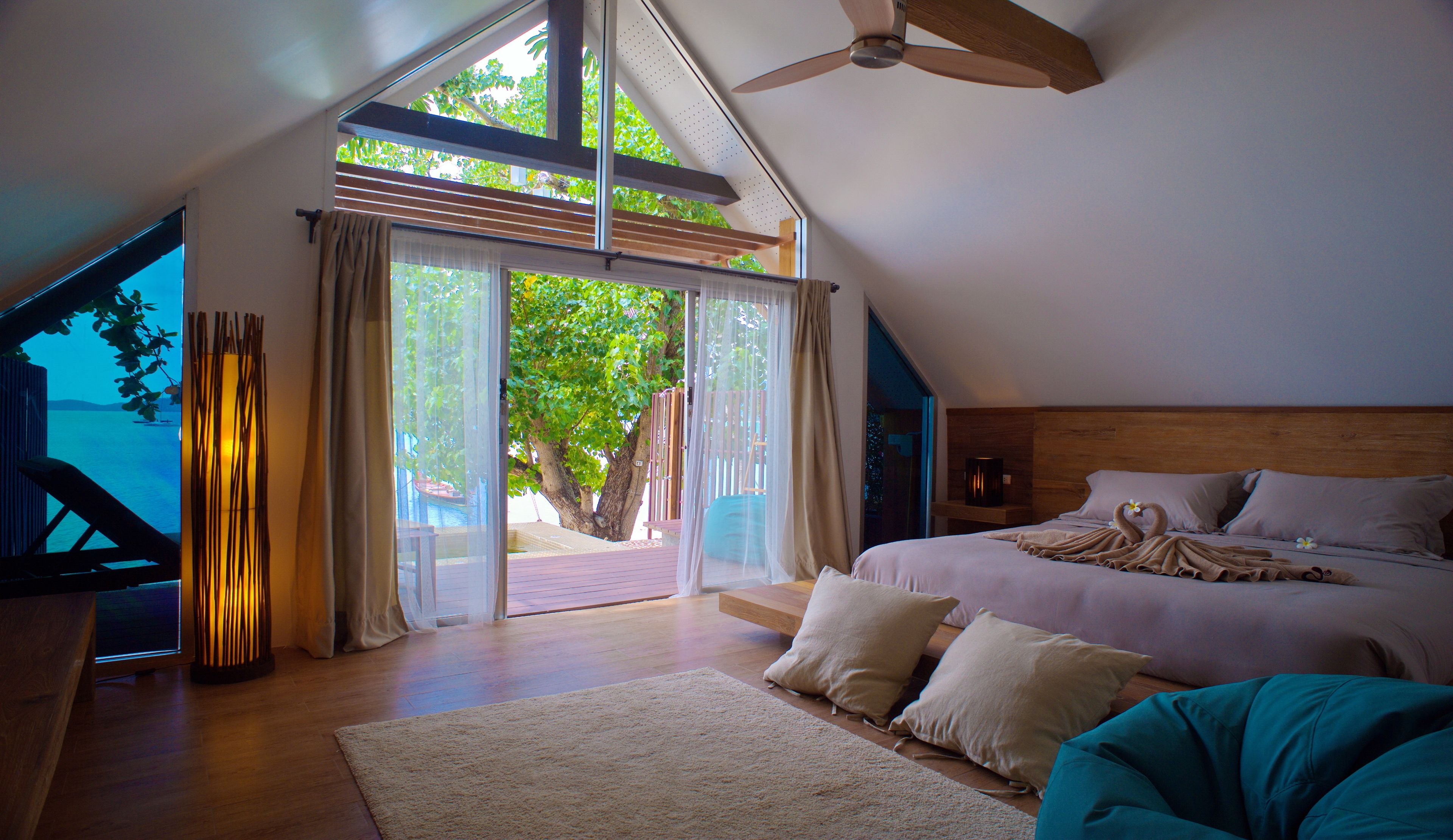 @seaview villa | living area | led tv