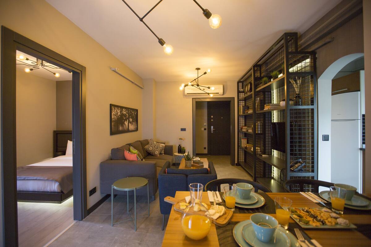 Suite, 1 Bedroom | Premium bedding, in-room safe, desk, laptop workspace