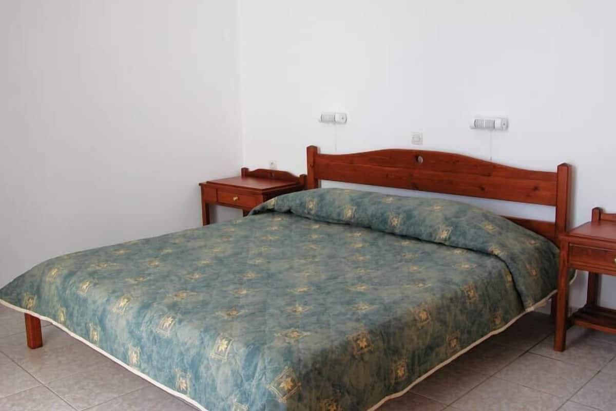 In-room safe, free cots/infant beds
