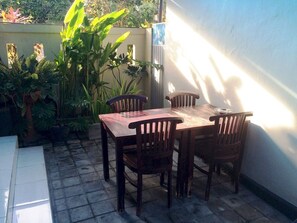 Dining - Waringin Home Stay (Kuta)