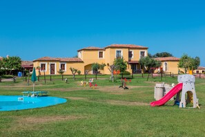 Children’s play area – outdoor