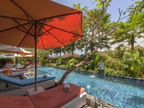 Outdoor pool, open 8:00 AM to 8:00 PM, pool loungers