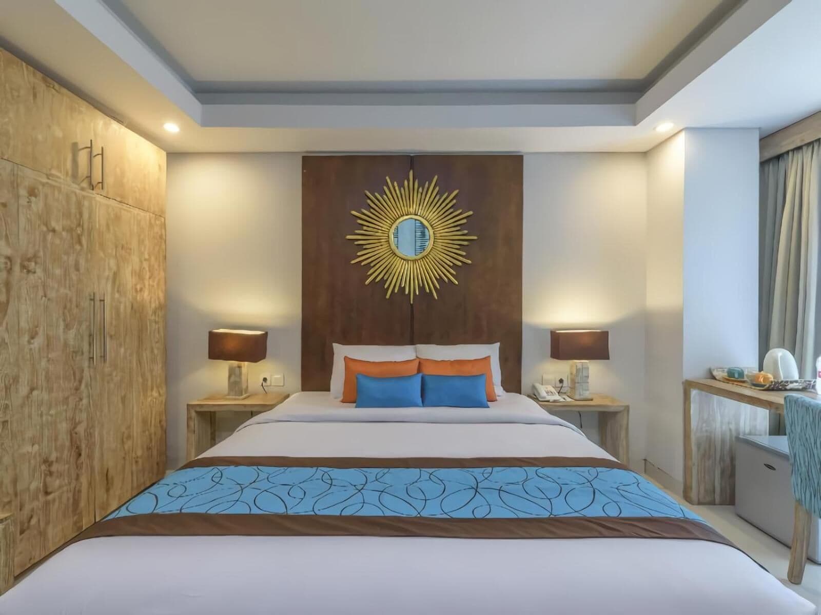 Deluxe Room | Minibar, in-room safe, blackout curtains, free WiFi