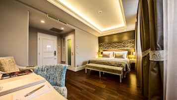 1 chambre, minibar, coffres-forts dans les chambres, bureau