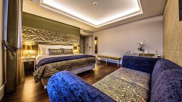 Minibar, coffres-forts dans les chambres, bureau, Wi-Fi gratuit