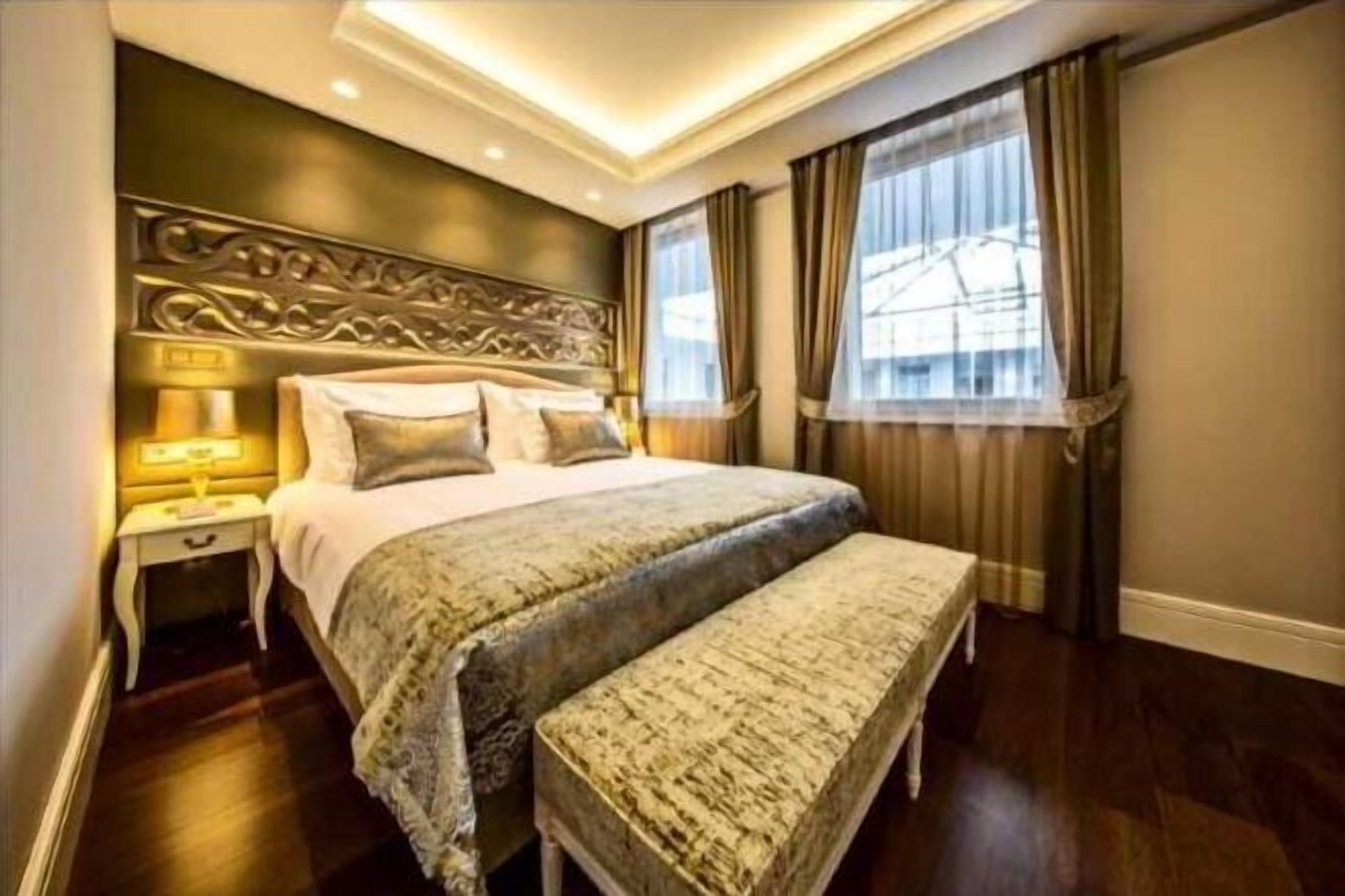 Minibar, in-room safe, desk, free WiFi