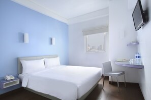 Smart Room Queen  | In-room safe, desk, free WiFi, bed sheets - Amaris Hotel Bekasi Barat (Bekasi)