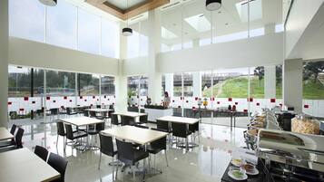 Breakfast, lunch, dinner served; Indonesian cuisine