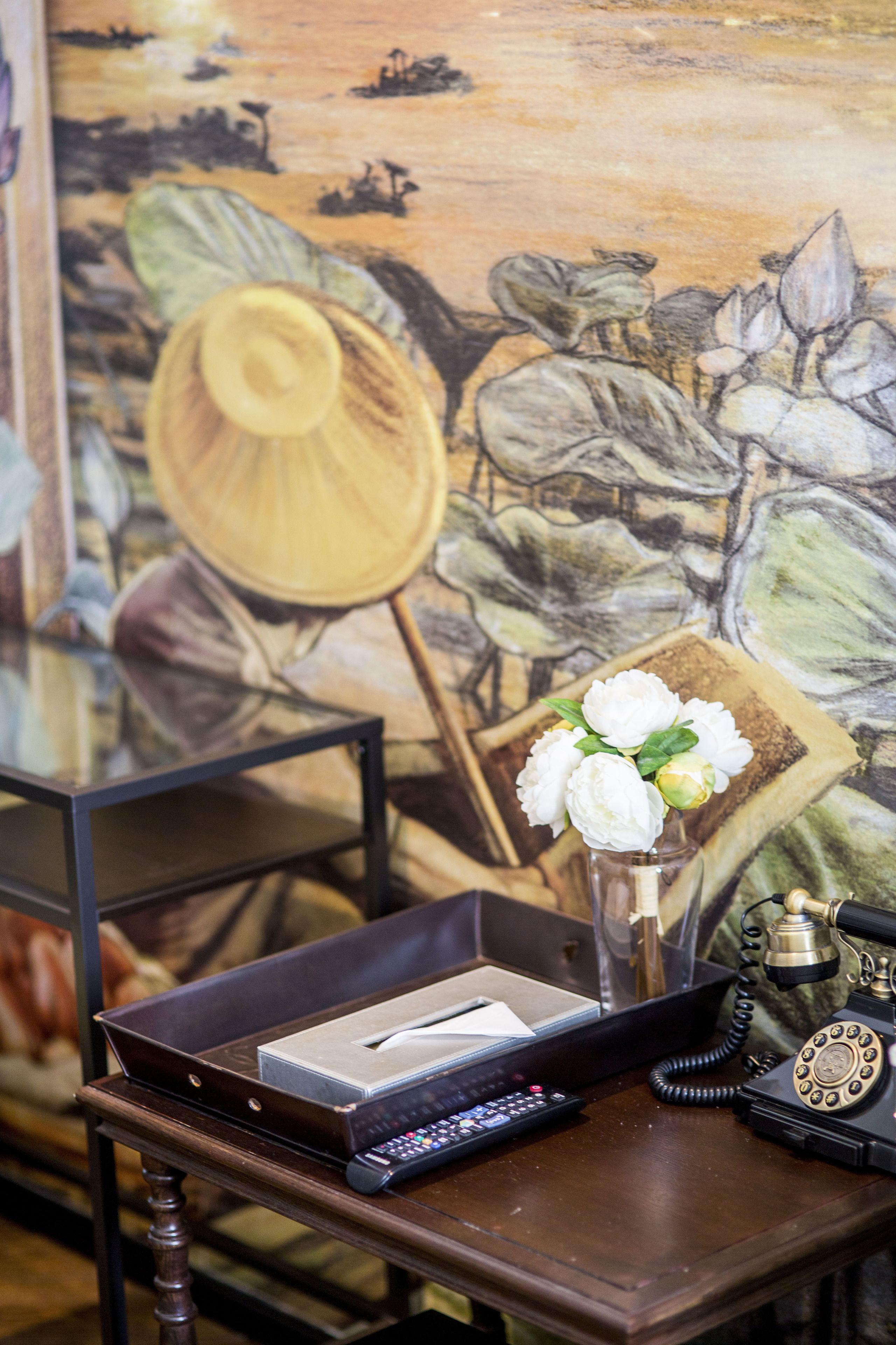 mini king | room amenity