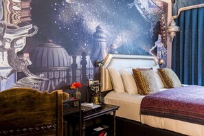 Cofres nos quartos, individualmente decorados, Wi-Fi de cortesia
