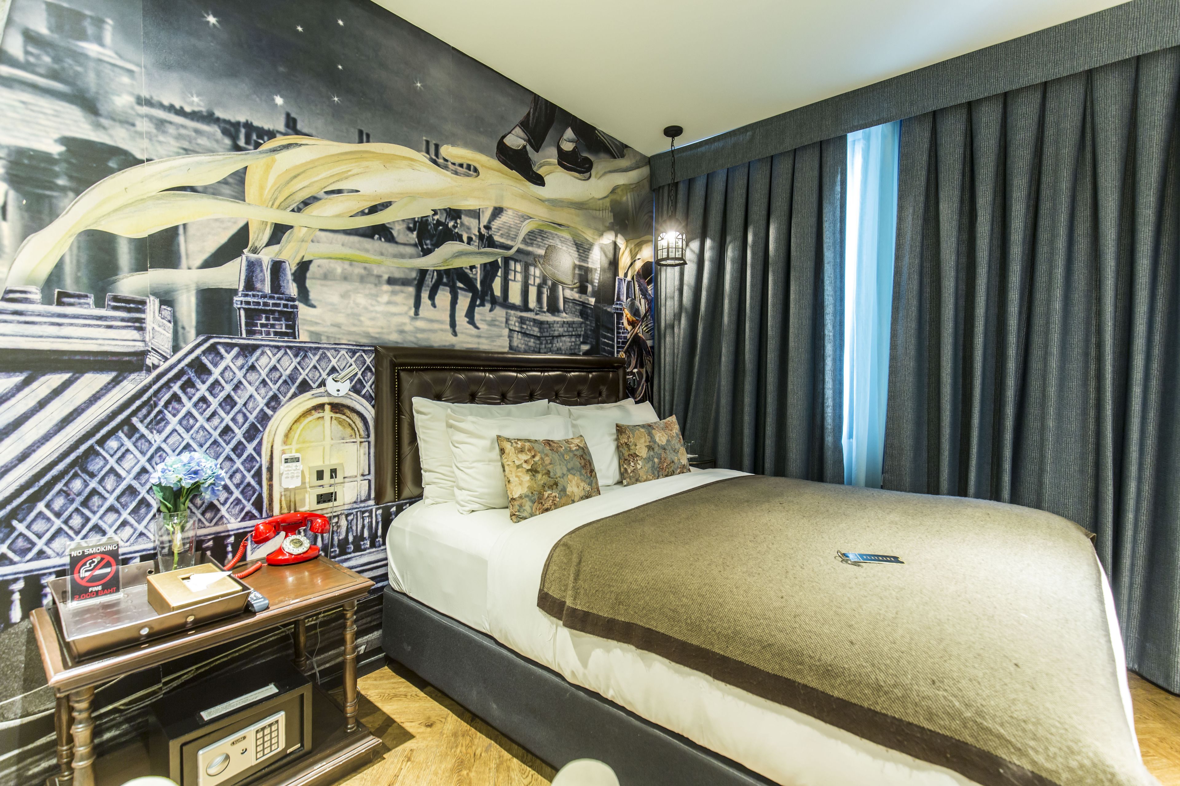 mini king | in-room safe, individually decorated, free wifi, bed sheets