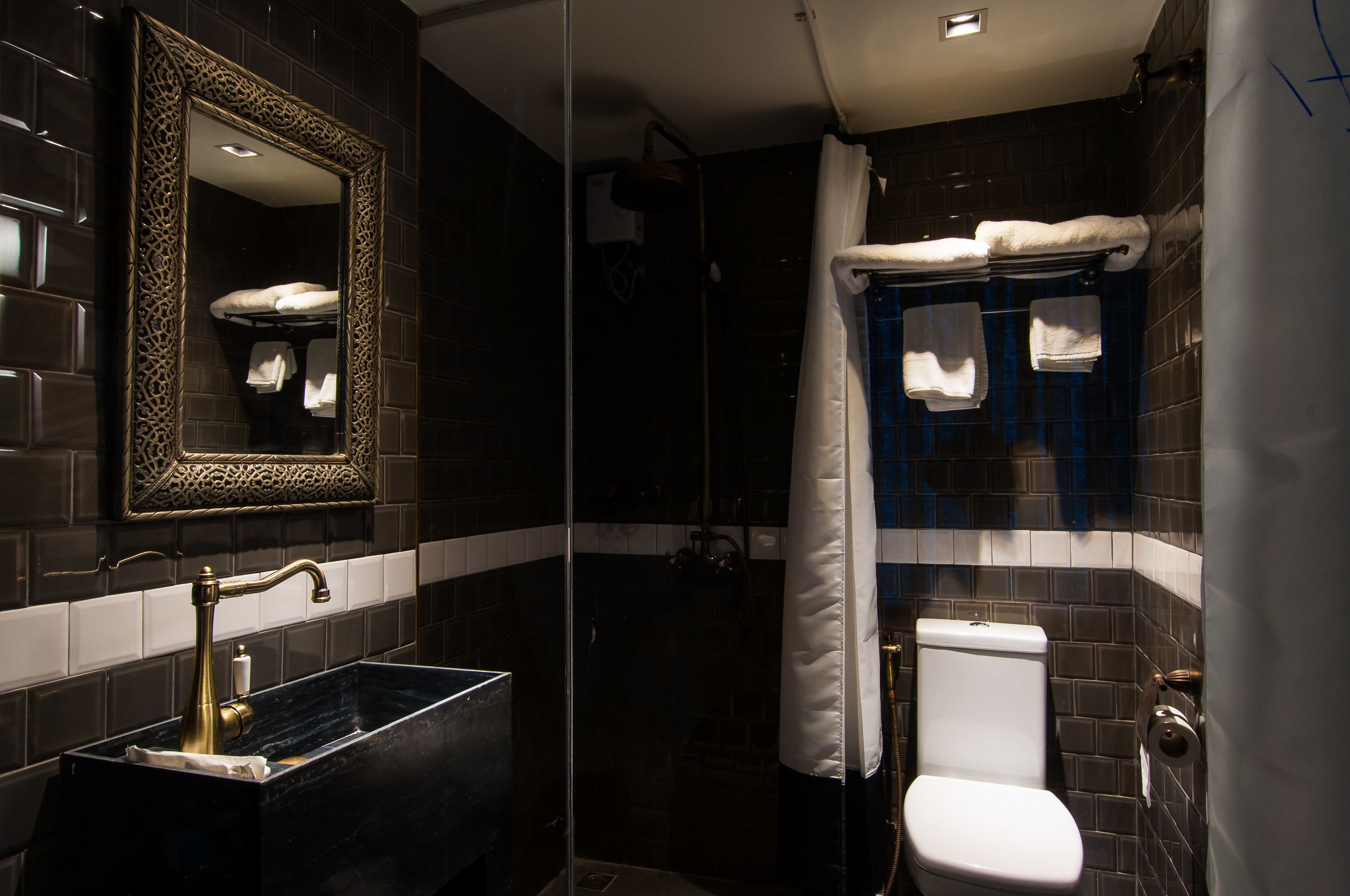 mini king | in-room safe, individually decorated, free wifi, bed sheets