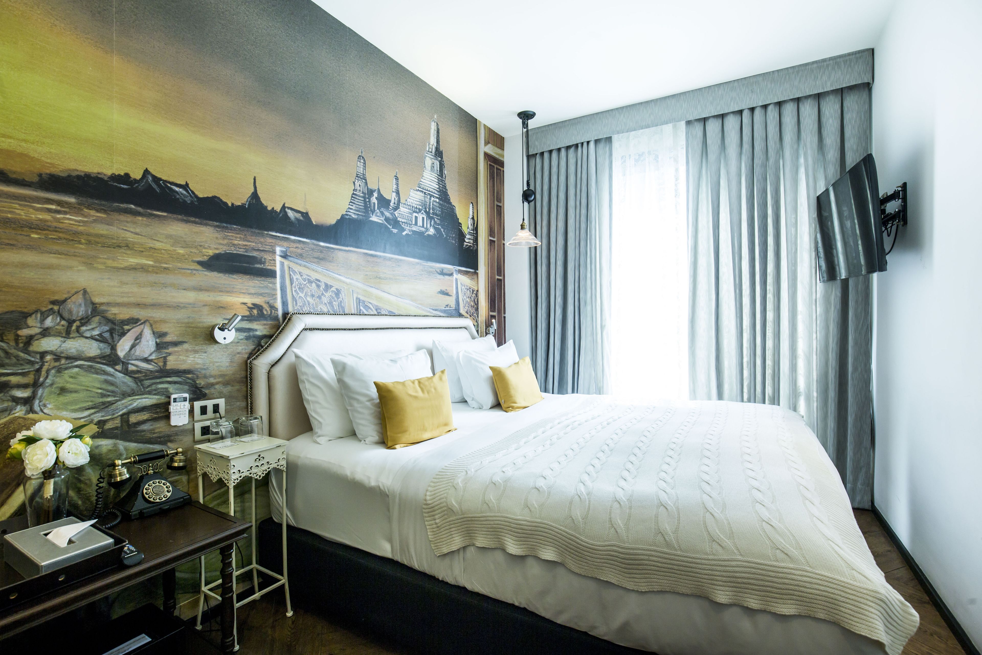 mini king | in-room safe, individually decorated, free wifi, bed sheets