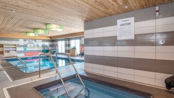 Una piscina techada