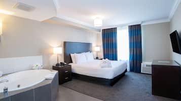 Suite, 1 King Bed, Jetted Tub (Kitchen) | 1 bedroom, in-room safe, desk, blackout drapes