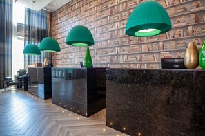 Reception - Sandman Hotel Oakville (Oakville)