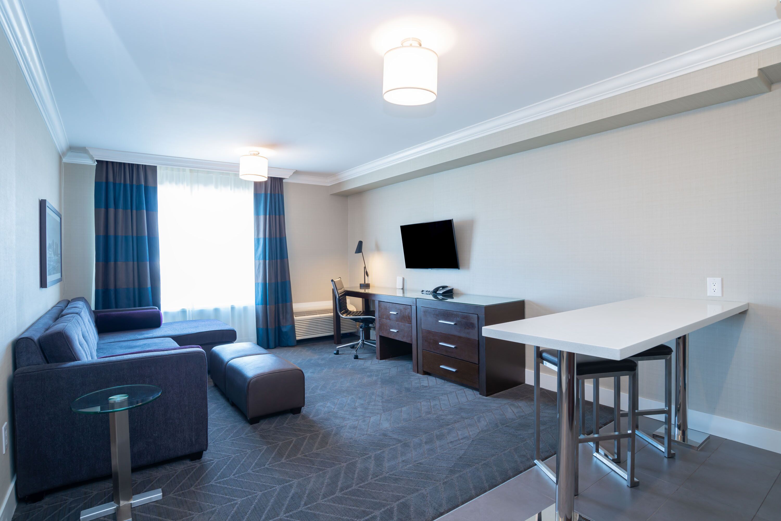 suite, 1 king bed, jetted tub (kitchen) | 1 bedroom, in-room safe, desk, blackout curtains