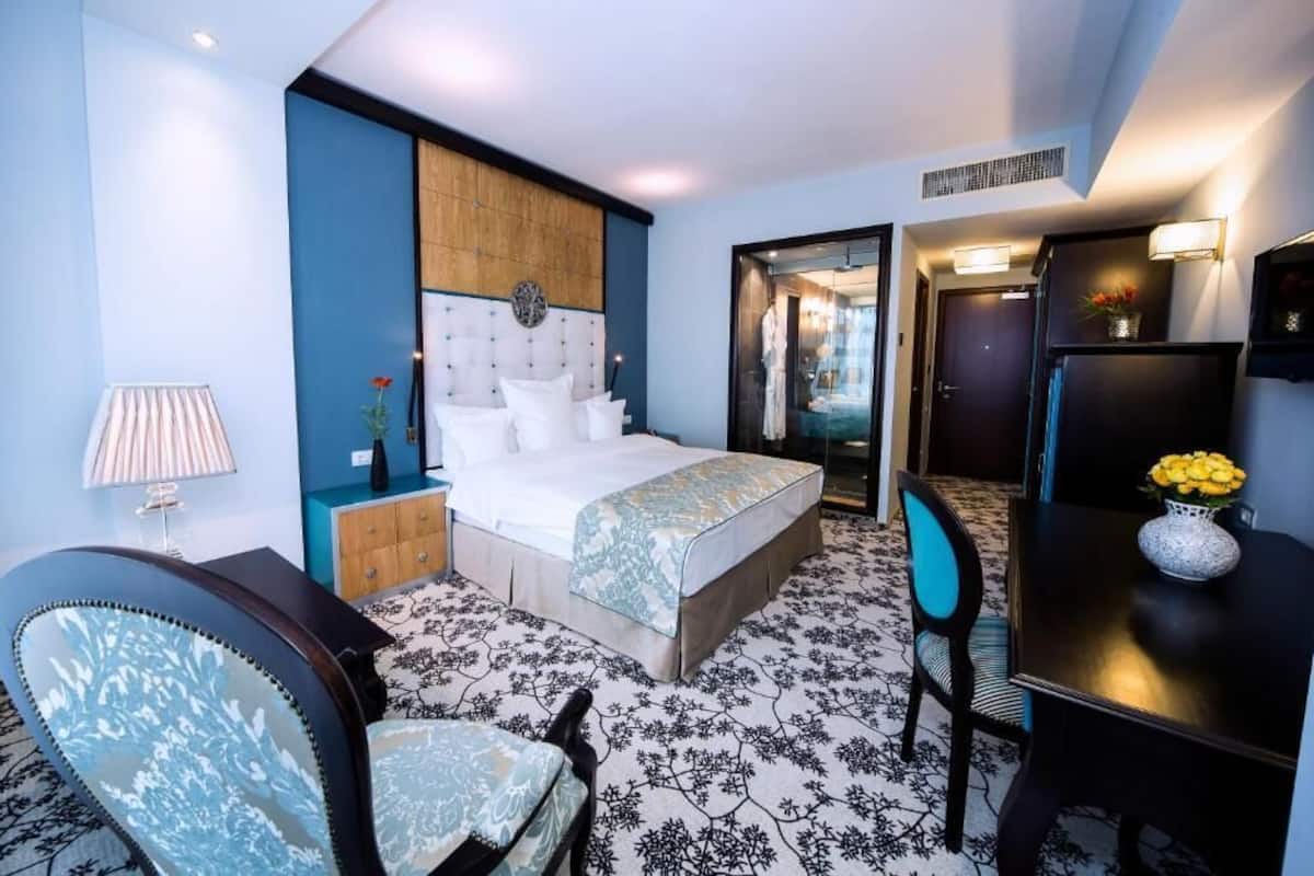 hypo-allergenic bedding, minibar, in-room safe, individually decorated