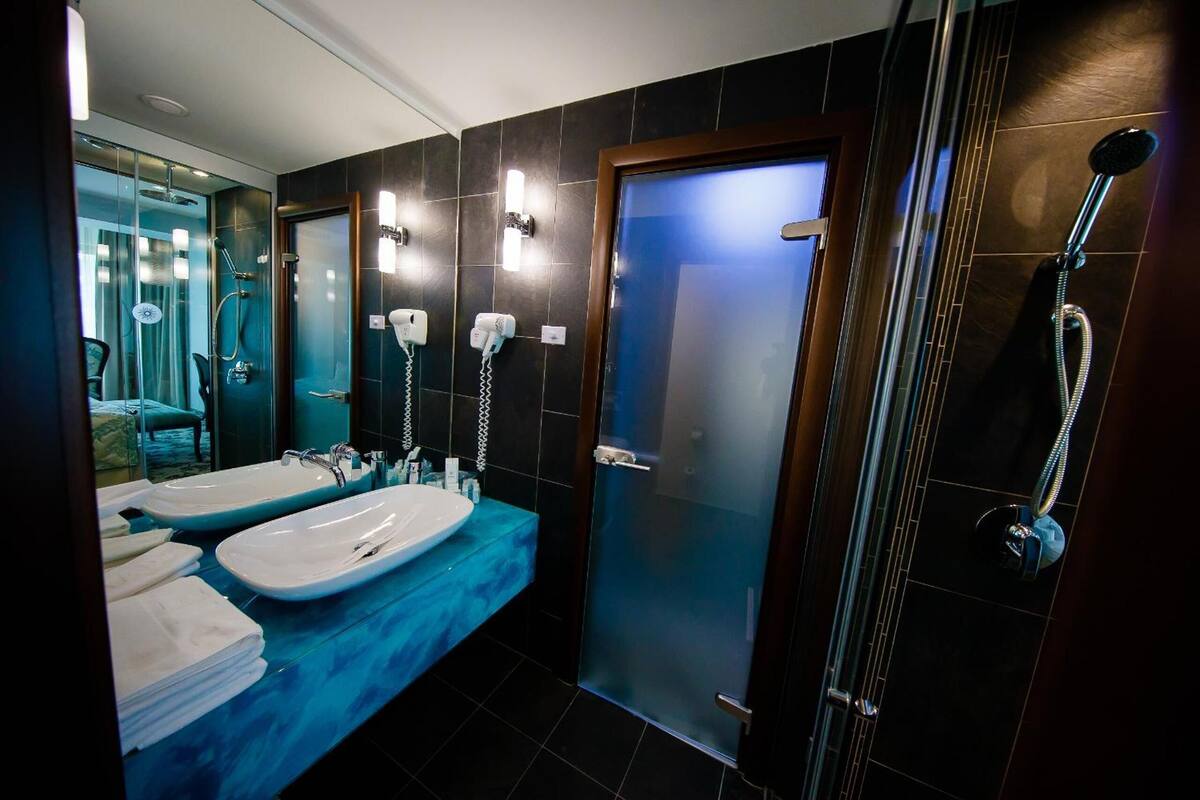 shower, free toiletries, hair dryer, bathrobes