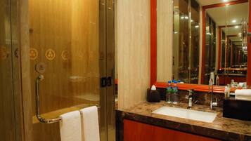 Superior Twin Room (superior twin room) | Bathroom | Towels