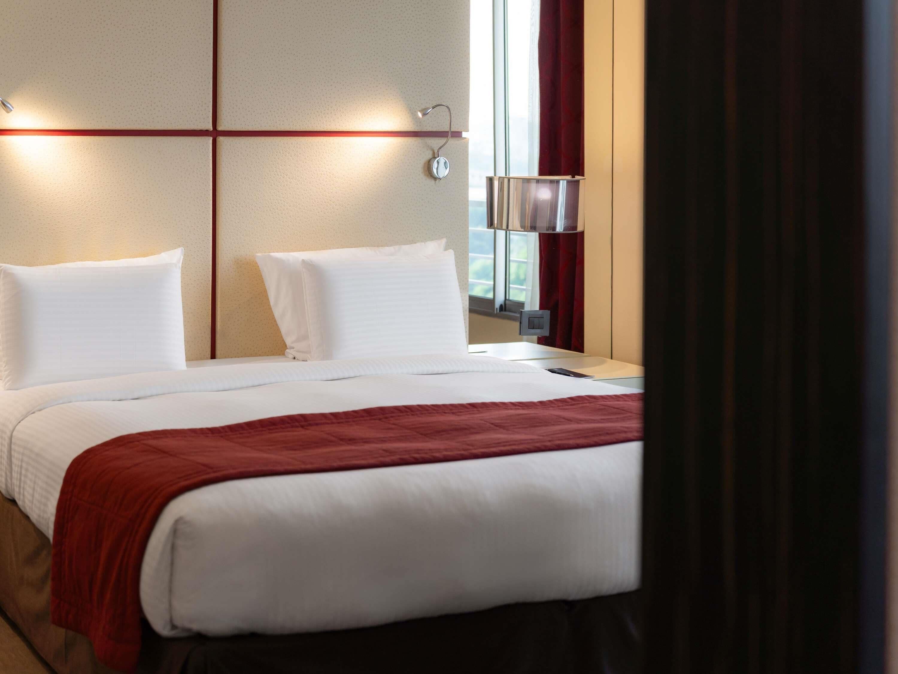 Suite Deluxe, 1 très grand lit | Literie de qualité supérieure, surmatelas, minibar